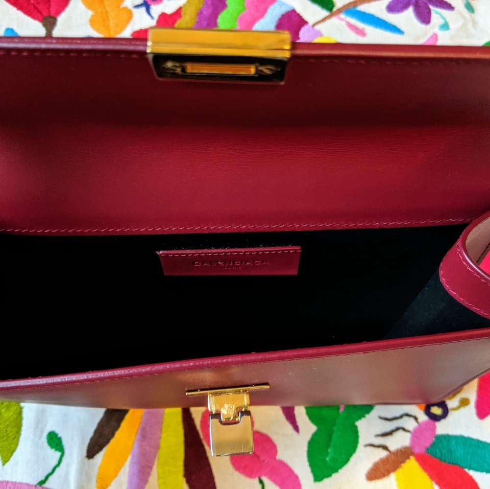 BALENCIAGA Red Leather Box Clutch Bag with Clasp - Picture 6 of 7